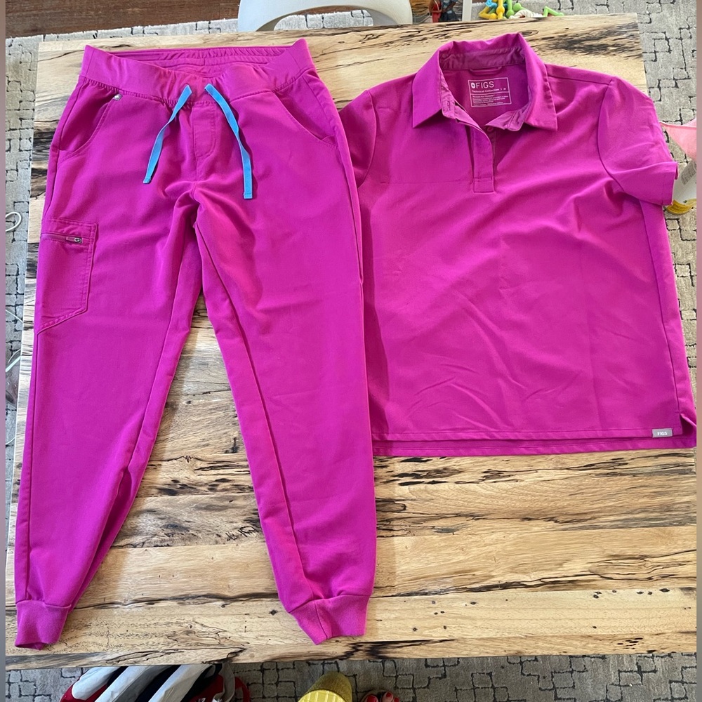 FIGS TECHNICAL COLLECTION. SIZE MEDIUM TOP AND BOTTOMS. SOLD AS A SET!